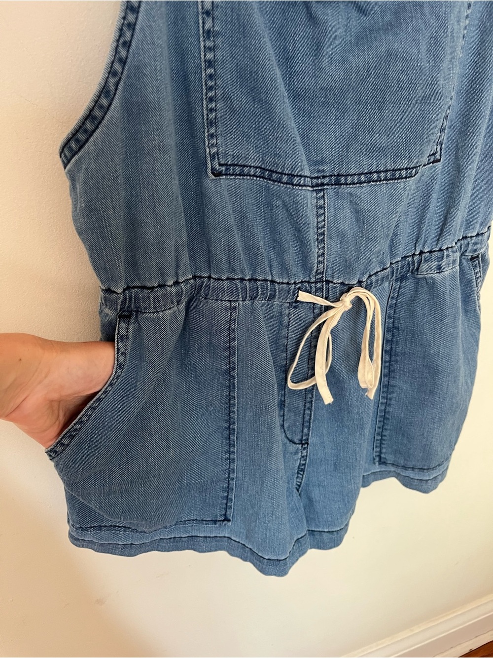 Aritzia Wilfred Free Beatriz Denim Romper Medium Wash Overall Shorts Size Large - Picture 4 of 9